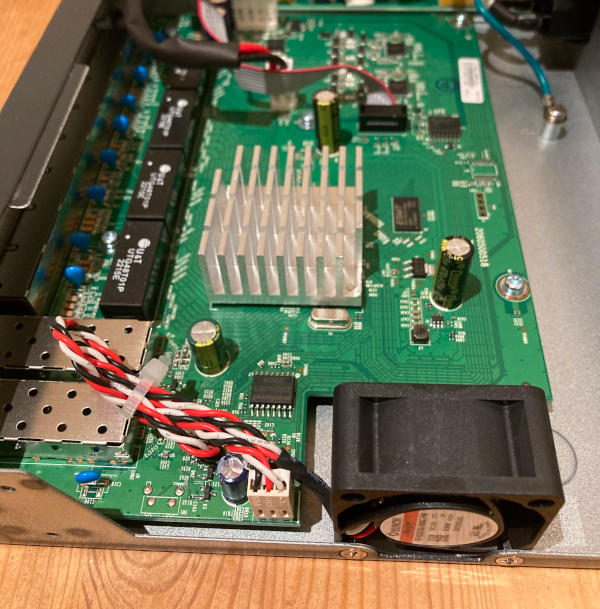 TP-Link switch insides